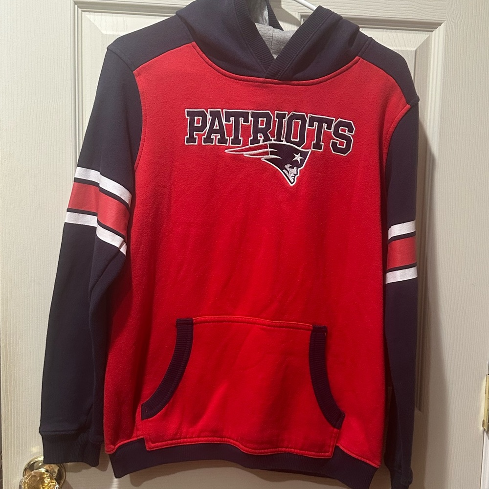 New England Patriots NFL Team Apparel Hoodie Sweatshirt (Youth XL) Red